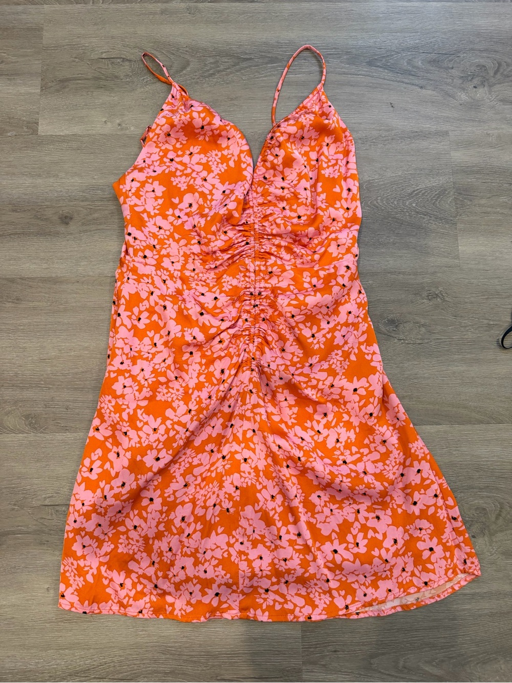 Astr the label peony floral ruched mini dress size M (originally 150) - Picture 3 of 4